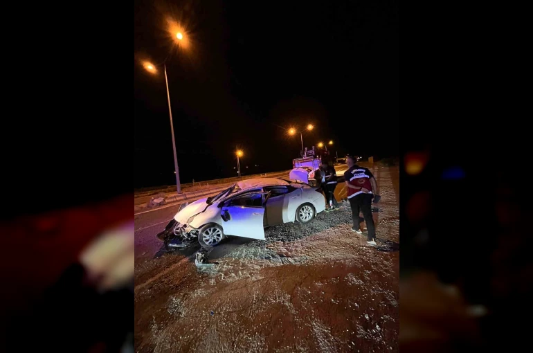 Van’da kaza yapan otomobilin bagajından çok sayıda bira kutusu çıktı