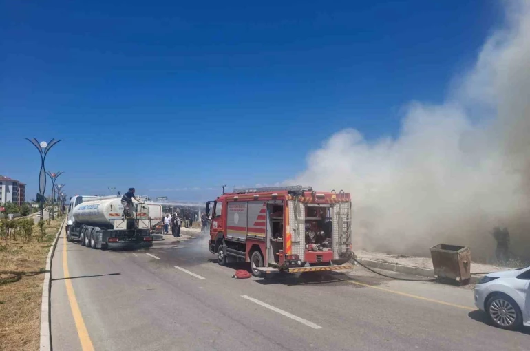 Van’da ot yangını