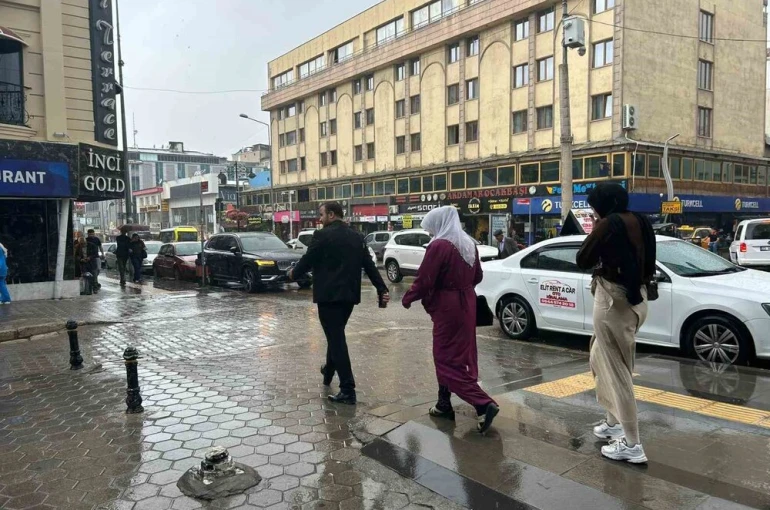Van’da yağmur yağışı