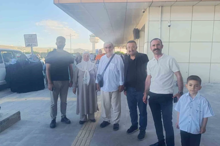 Van’dan kutsal topraklara uzanan yolculuk sona erdi: İlk hac kafilesi dualarla karşılandı