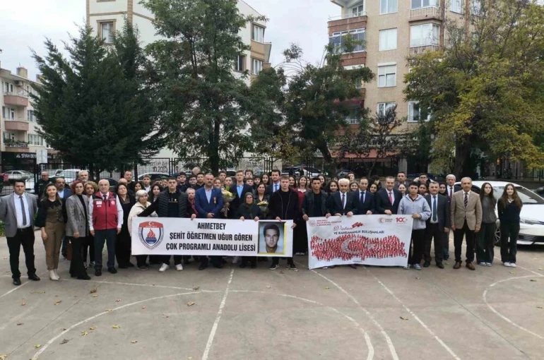 "Vatan ve Kahraman Buluşmaları"nda şehit ve gazilerin hikâyeleri genç kuşaklara aktarıldı
