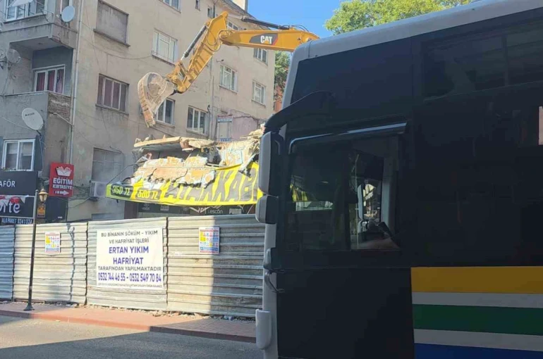 Vatandaşlardan iş yerinin yıkımında tepki 