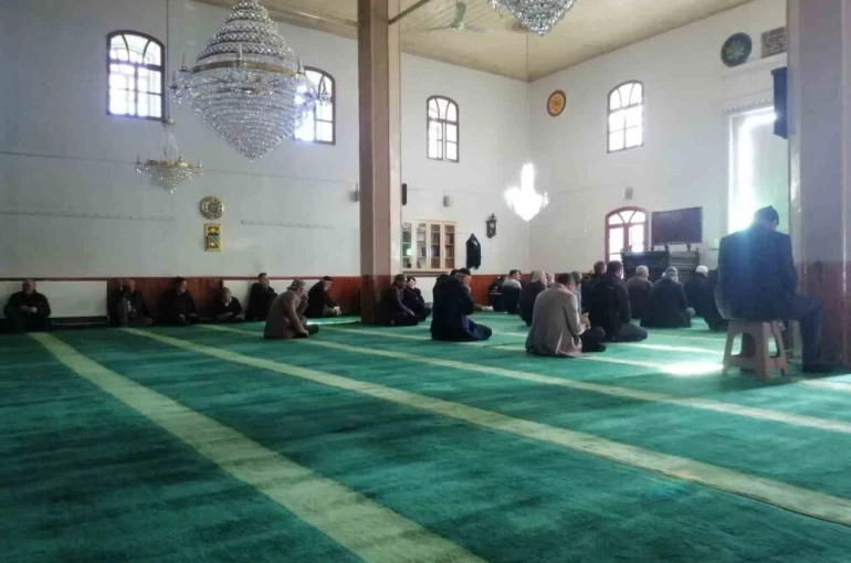 Vefat eden öğretmenler için Aydıntepe’de mevlit okutuldu