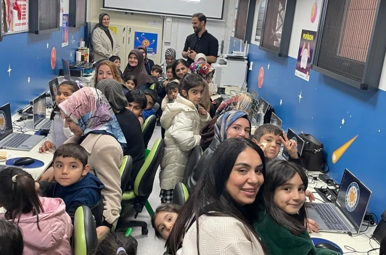 Veliler ve öğrenciler kodlama etkinliğinde buluştu