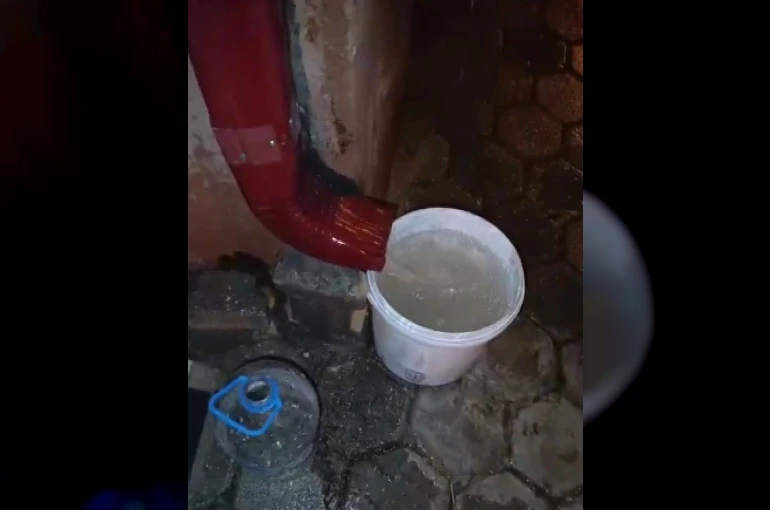 Velilerden ani su kesintisine tepki