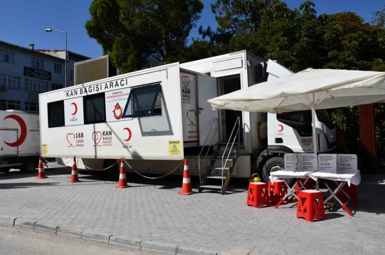Vezirköprü’de Kızılay’a kan bağışı