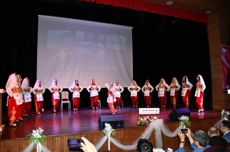Vezirköprü’de Türk Halk Oyunları Gösterisi