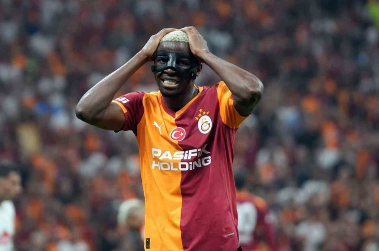 Victor Osimhen’in ayak bileğinde gerilme tespit edildi