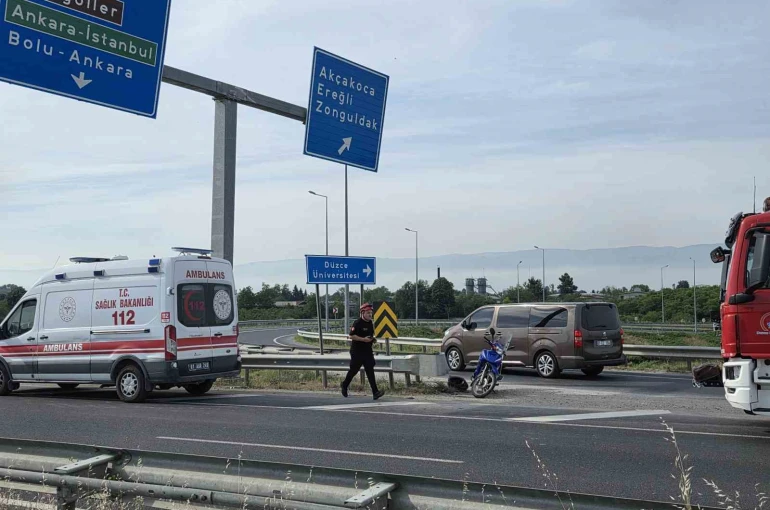 Virajı alamayan motosiklet sürücüsü bariyere çarptı