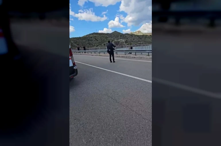 Viyadükten atlamak isteyen şahsı kaymakam ikna etti