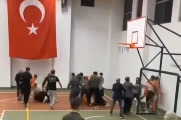 Voleybol turnuvasında 6 öğretmen darp edildi
