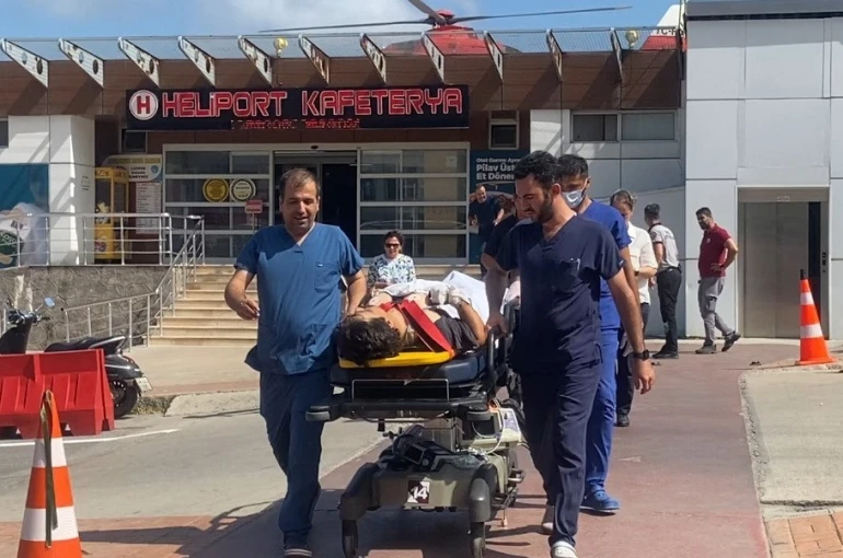 Vurulan gemideki iki yaralı mürettebat Samsun’a getirildi