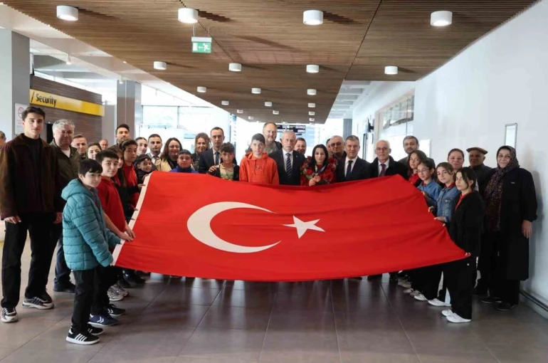 Wushu’da dünya 3’ncüsü olan Ordulu sporcu törenle karşılandı