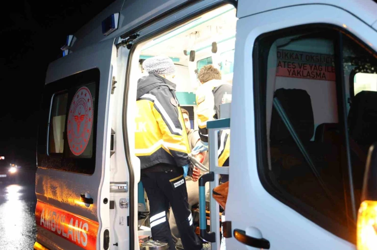 Yağış nedeniyle kontrolden çıkan otomobil takla attı: 1 yaralı