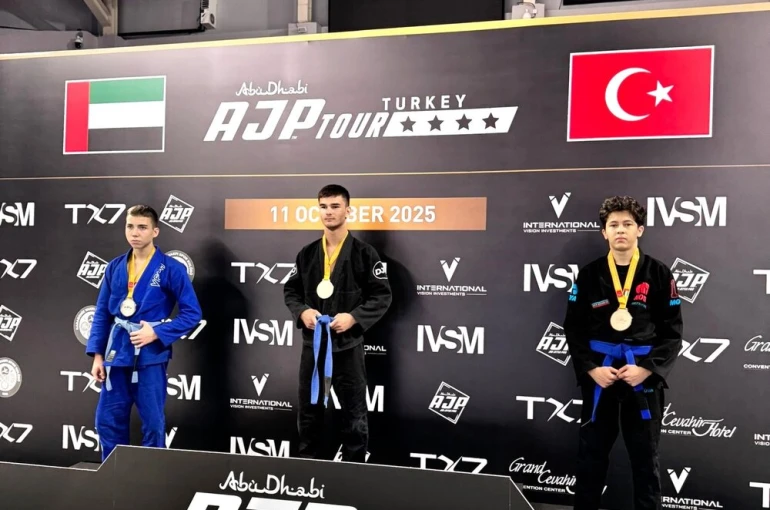 Yakın Doğu Koleji öğrencisi Deniz Turan’dan, AJP Türkiye Jiu-Jitsu Şampiyonası’nda 2 madalya