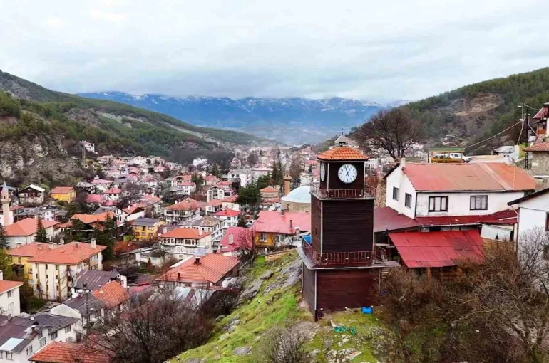 Yaklaşık 20 metrelik kubbesiyle asırlara meydan okuyor