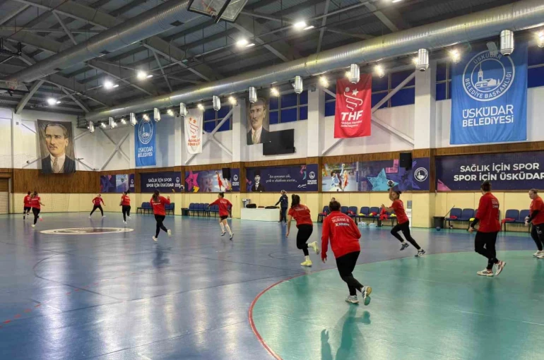 Yalıkavakspor, Üsküdar Belediyespor maçı öncesi İstanbul’da son antrenmanını yaptı