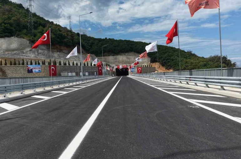 Yalova-Armutlu yolunda tatilcilerin çilesi sona erdi