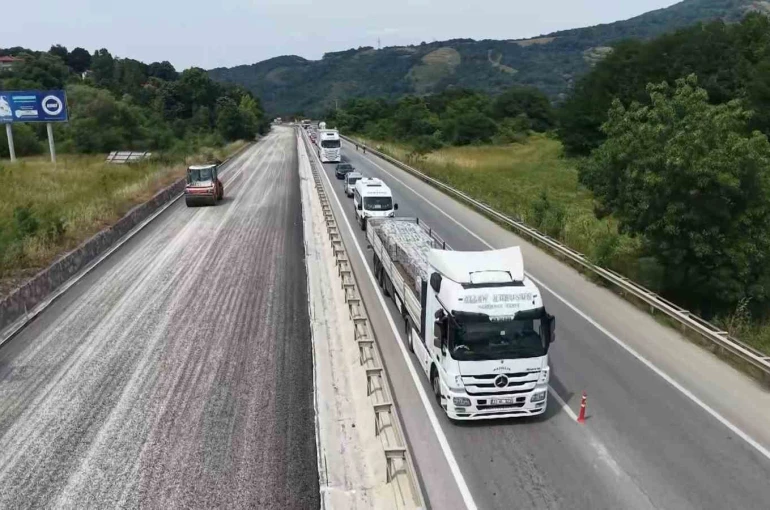 Yalova-Bursa kara yolunda asfaltlama çalışması devam ediyor