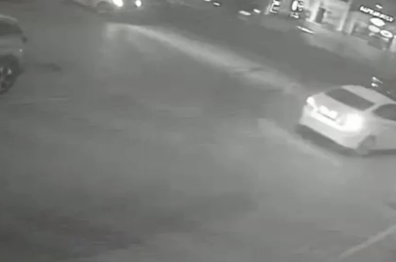 Yalova’da Altınova Belediyesi’nin makam aracı kaza yaptı