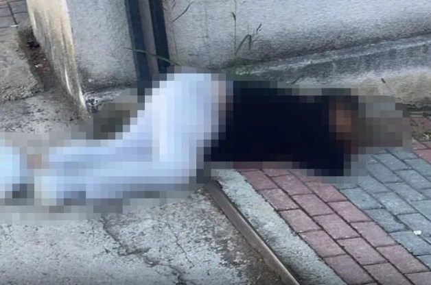 Yalova’da eşini sokak ortasında öldürdü