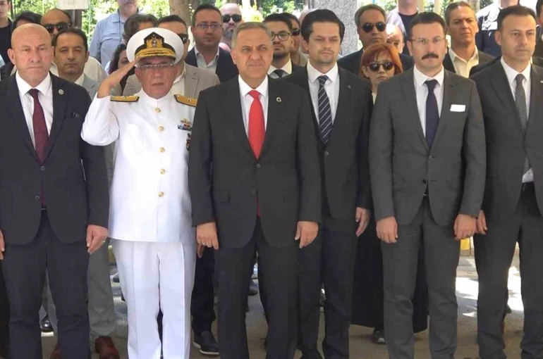 Yalova’da şehitler mezarları başında anıldı