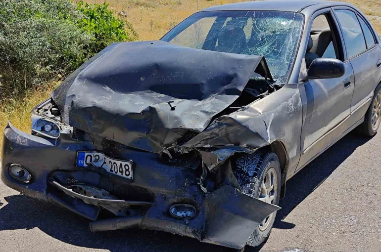 Yalvaç’ta otomobiller kafa kafaya çarpıştı: 1 yaralı