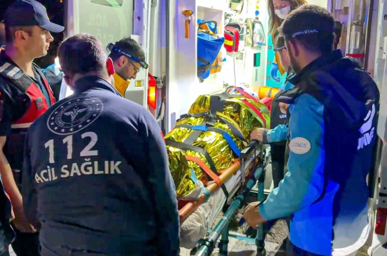 Yamaç paraşütüyle dere yatağına düşen vatandaş 5 saatlik çalışmayla kurtarıldı
