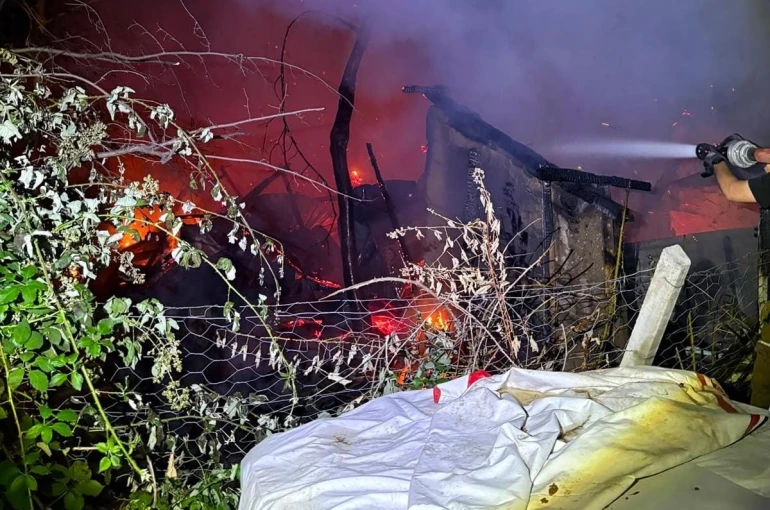 Yanan barakada mahsur kalan 60 yaşındaki adam hayatını kaybetti