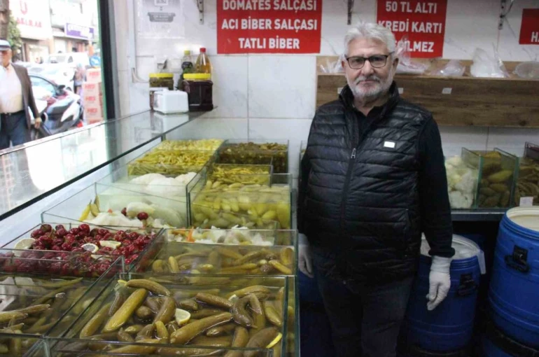 Yarım asırlık turşucudan iddialı çıkış: "Turşu suyu içen grip olursa masrafları benden" 