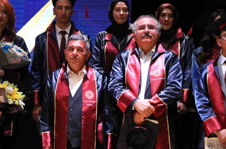Yarım asrı devirdiler, cübbe giyip mezun oldular