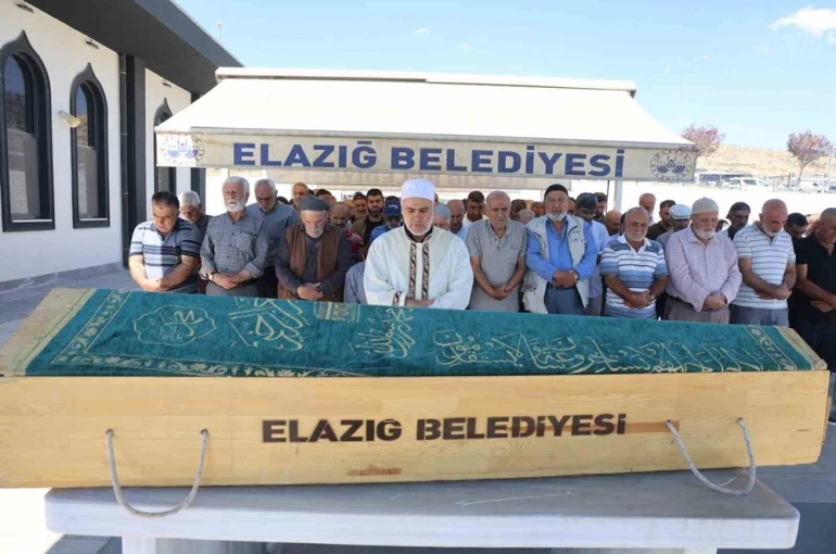 Yarım saat ara ile 2 otomobilin çarptığı yaşlı adam hayatını kaybetti