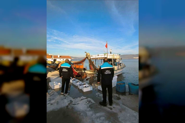 Yasak ağ ile avlanan balıklara el konuldu