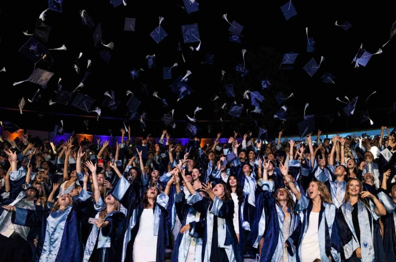 Yaşar Üniversitesi’nde mezuniyet coşkusu