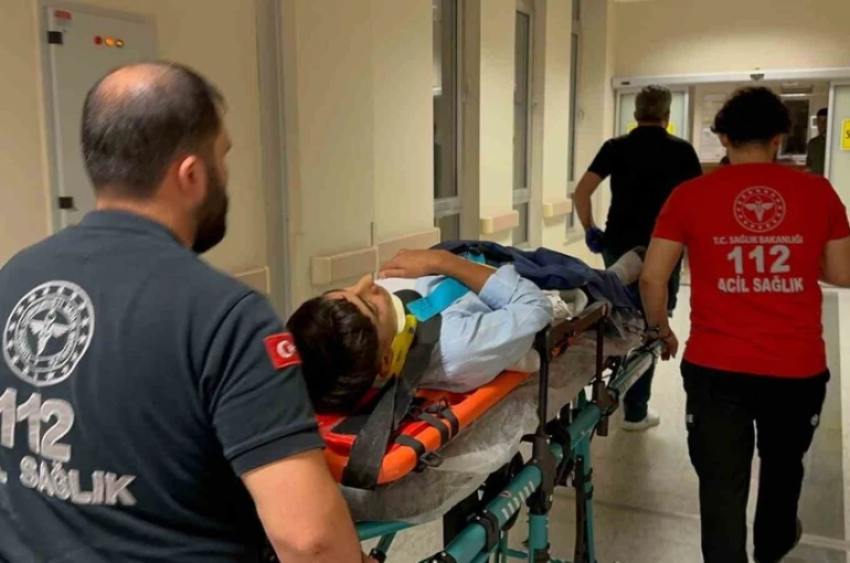 Yaşı küçük sürücü kaza yaptı: 2 yaralı