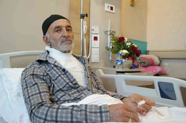 Yaşlı adamın ’tamir’ inadı kötü bitti: Borudan fışkıran suyla hastanelik oldu