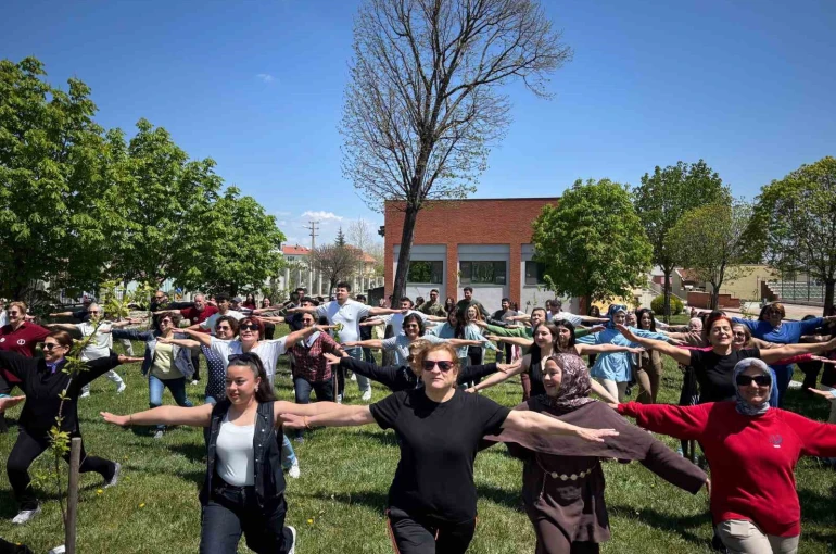 Yaşlı bakımı öğrencileri 60+ Tazelenme Üniversitesi’ne konuk oldu