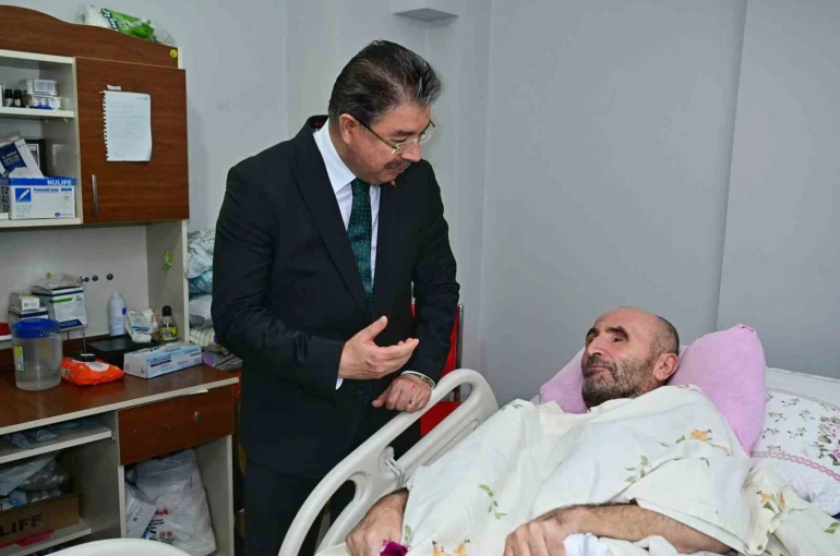 Yatağa bağımlı engelli vatandaşa Vali Yılmaz’dan ziyaret