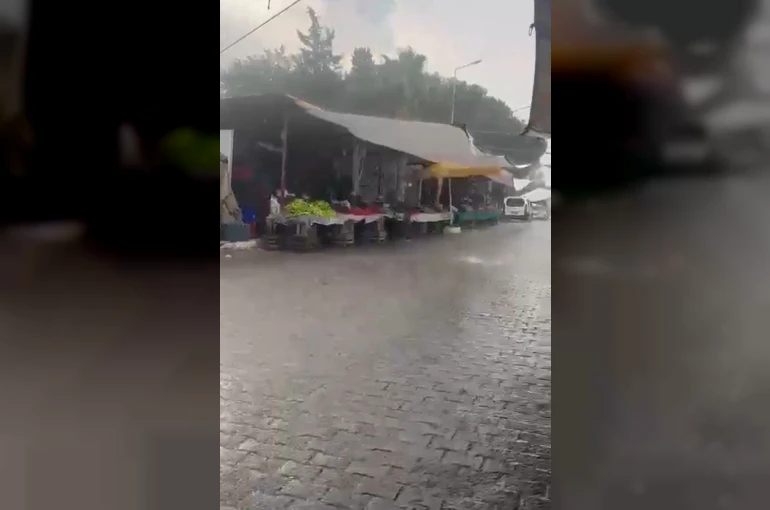 Yatağan’da sağanak yağış etkili oldu