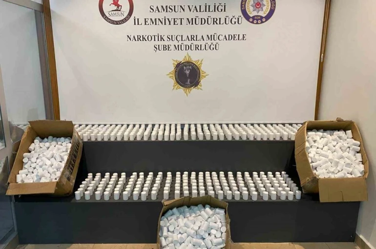 Yatak odasına istiflenmiş 103 bin adet uyuşturucu hap ele geçti 