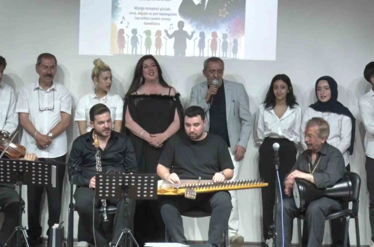 Yavuz Bingöl, denetimli serbestlik çocuk korosuyla aynı sahneyi paylaştı
