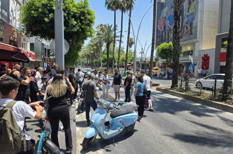Yaya geçidinden geçen yayaya motosiklet çarptı: 2 yaralı