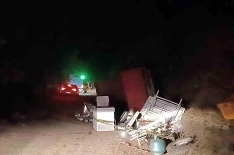 Yayla dönüşünde devrilen kamyonetteki 1 kişi hayatını kaybetti, 1 kişi yaralandı