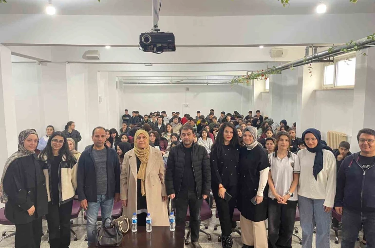 Yazar Naşide Can, Çermik Fen Lisesinde konferans verdi