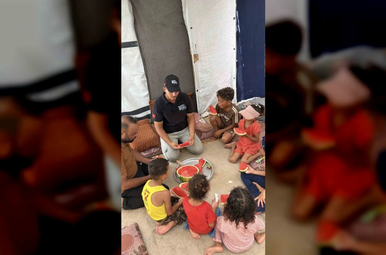 Yedi Başak, Gazze’de yaz şenliği düzenledi, halka karpuz dağıttı