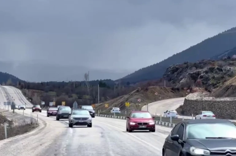 Yeni Konya Antalya kara yolunda bayram dönüşü yoğunluğu