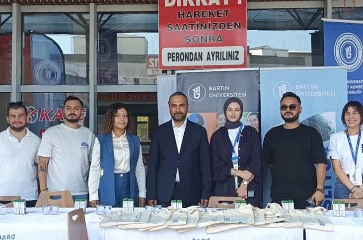 Yeni öğrencileri rektör karşıladı
