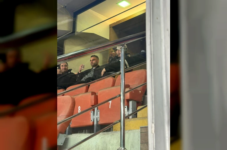 Yeni transfer Deniz Türüç’ten tribünde ilk destek!