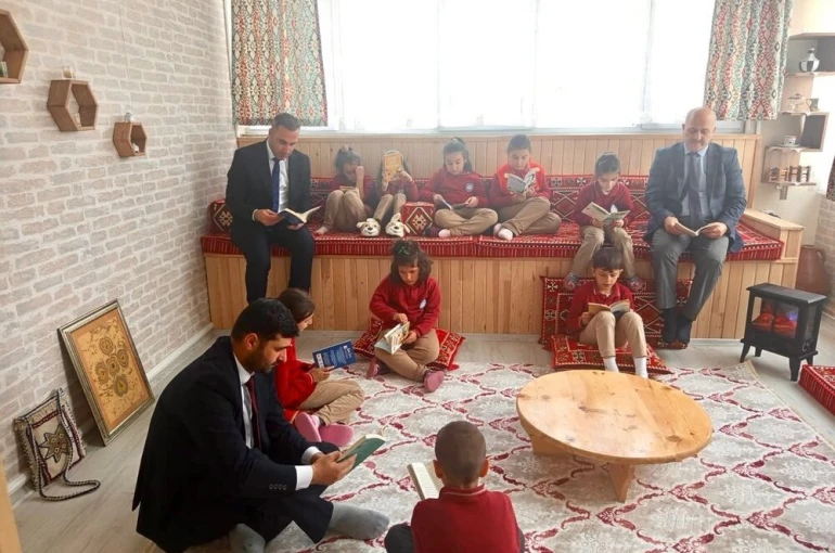 Yeni yapılan kültür odasında kitap okuma etkinliği gerçekleştirildi