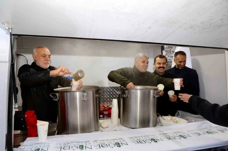 Yeni yılın ilk sabahında namazda buluştular